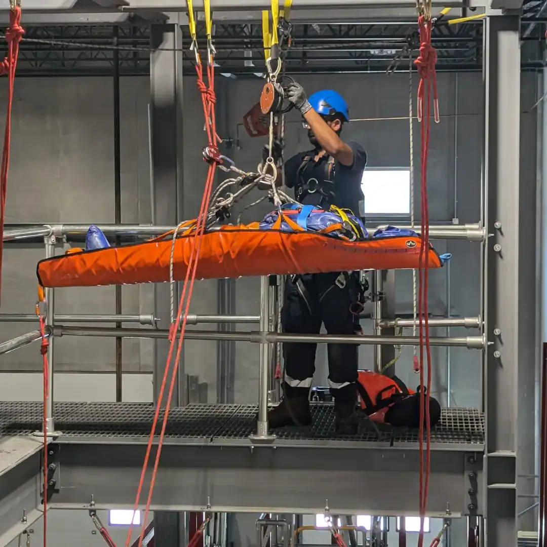 Technician practicing advanced rope rescue during GWO ART Refresher training in Calgary